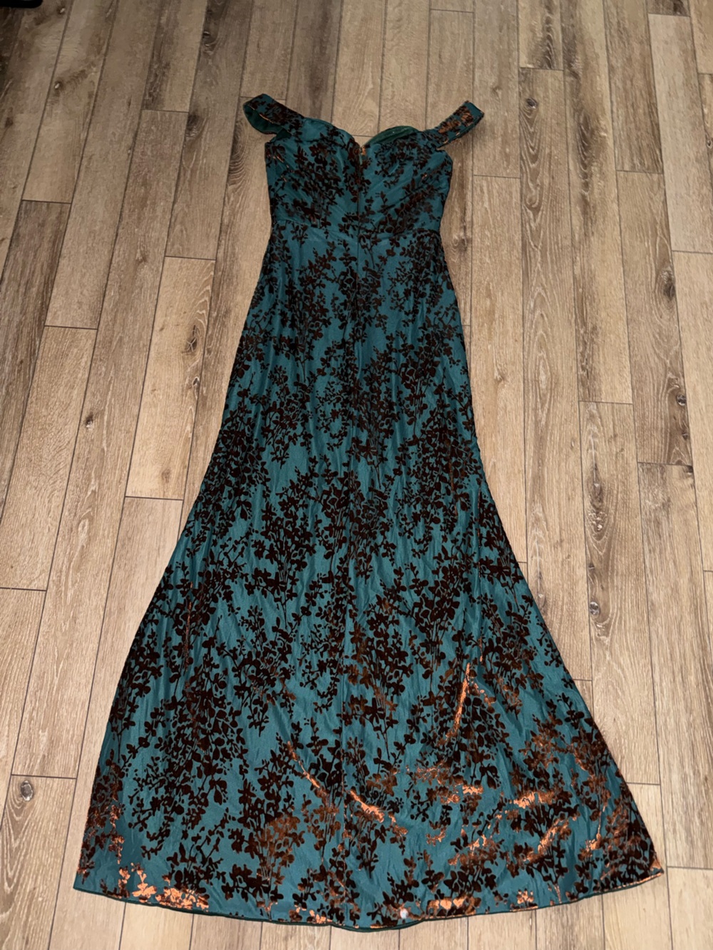 UEC “THE TEALIGHT” Off-Shoulder Green & VELVET Copper Floral Maxi Dress SZ 4 - Picture 6 of 17
